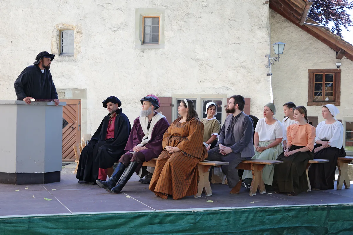 Szenenbild aus dem Theaterstück «De Stumpf im Sumpf» im Ritterhaus.